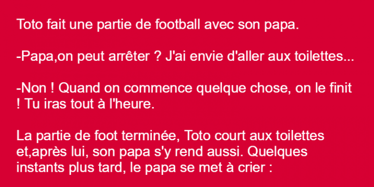 Toto fait une partie de football avec son papa